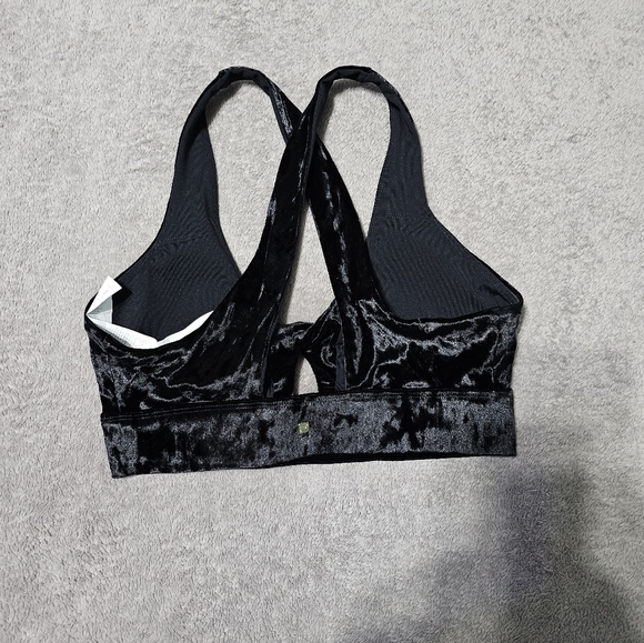FABLETICS BUNDLE BLACK VELOUR ZIP-UP CROPPED HOODIE AND VELOUR SPORTS BRA SZ S - Picture 6 of 7